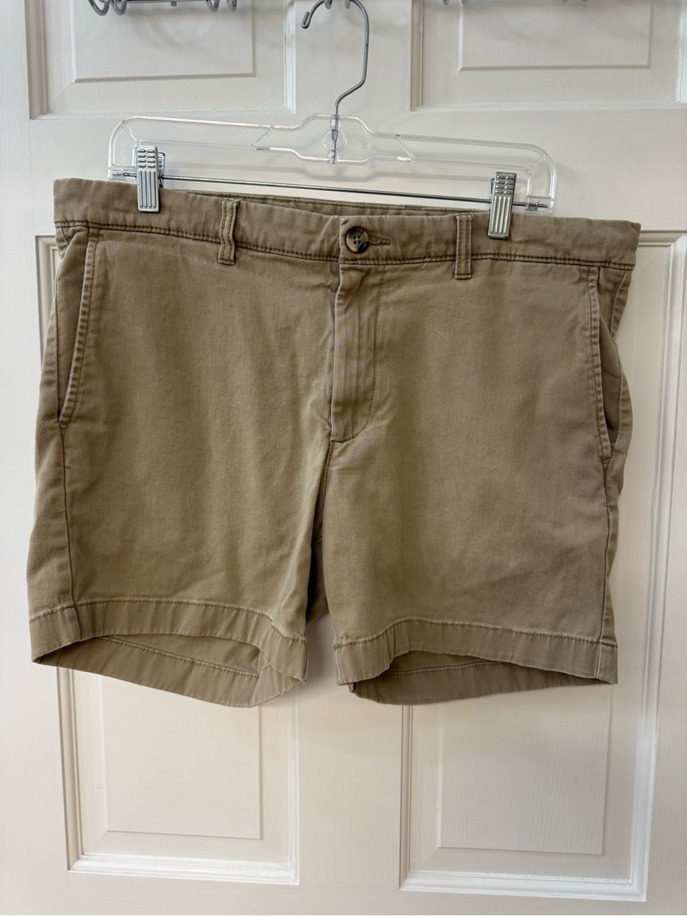 Roundtree & Yorke Men's Khaki Flat-Front Shorts